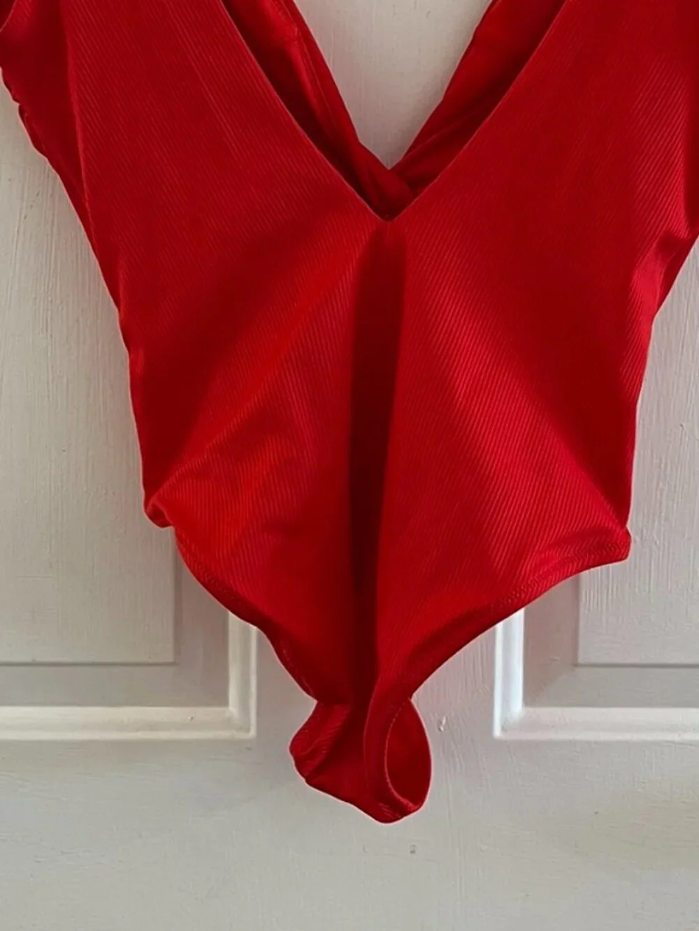 Victoria's Secret Woman's Red Twist Plunge One-Piece Swimsuit Sz Med